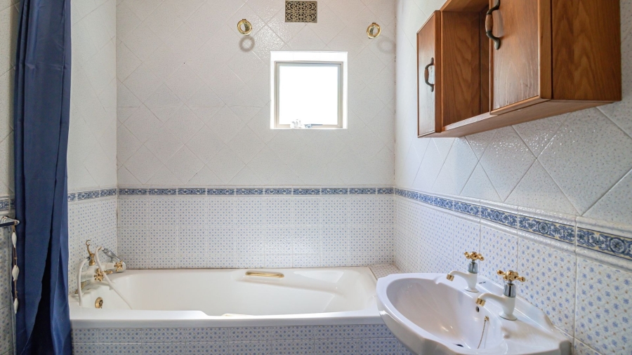 4 Bedroom Property for Sale in Blue Bend Eastern Cape